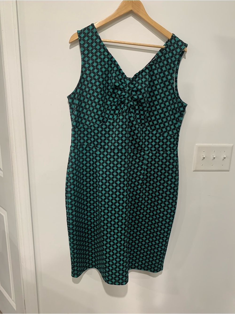 Sleeveless Teal and Black Patterned Midi Sheath Dress